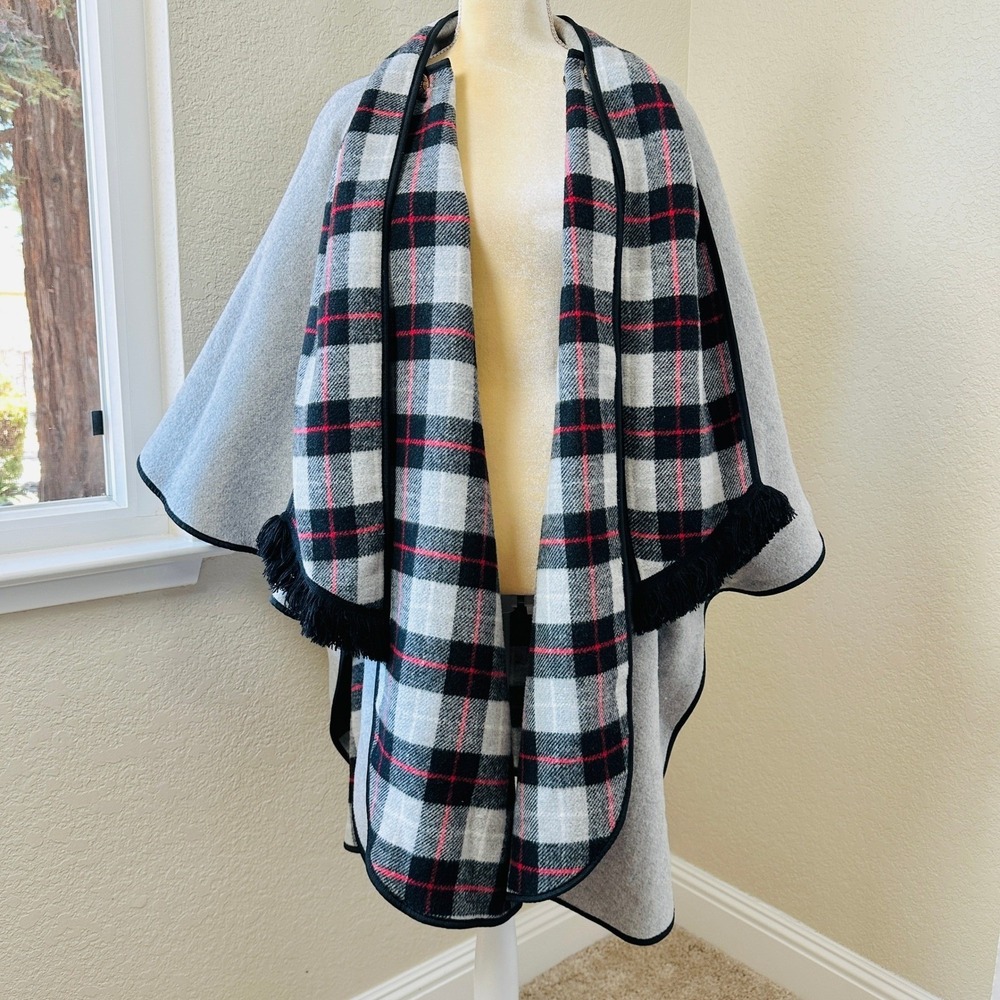 Women Wool Cape Poncho Made In Great Britain Reversible Gray Plaid Button Preppy